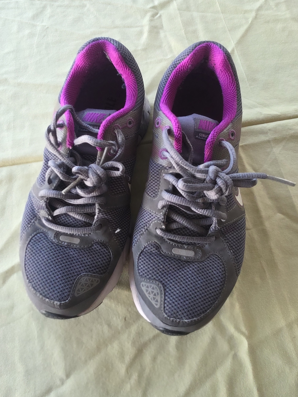 Nike Women’s Gray and Pink Running Sneakers